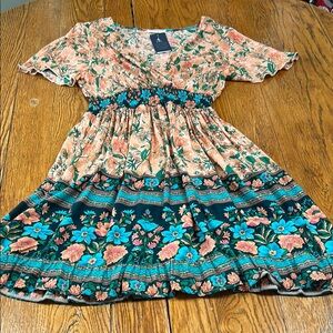 Anna-Kaci California v neck, flutter sleeve mini.  Floral peach, teal. Medium